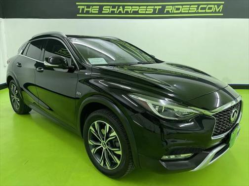 2017 INFINITI QX30 Premium