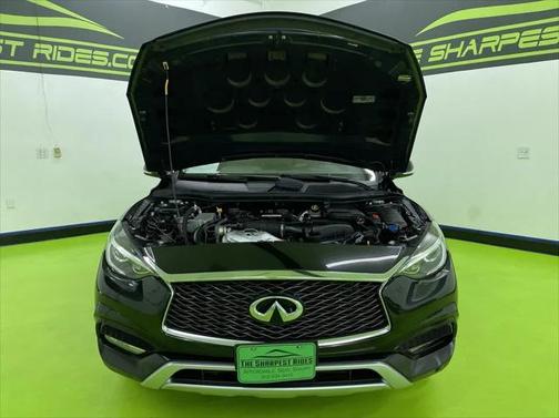2017 INFINITI QX30 Premium