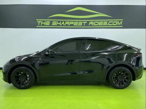 2022 Tesla Model Y Long Range Dual Motor All-Wheel Drive