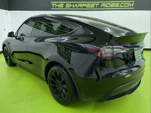 2022 Tesla Model Y Long Range Dual Motor All-Wheel Drive