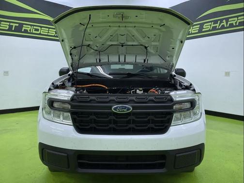 White 2023 Ford Maverick XL