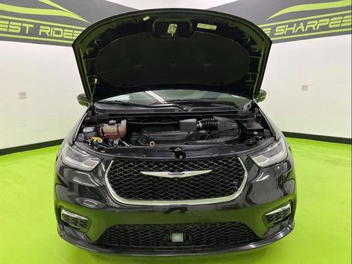Black 2022 Chrysler Pacifica Touring L