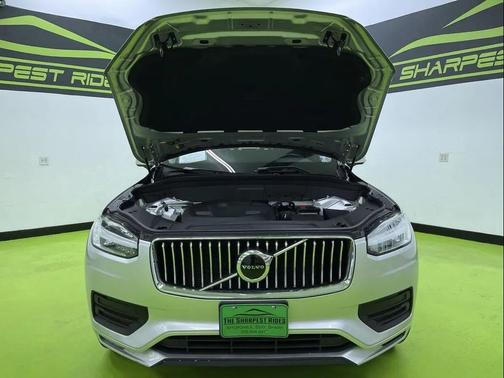 2020 Volvo XC90 T6 Momentum