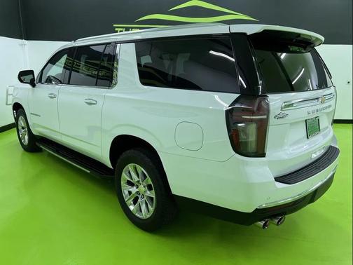 White 2022 Chevrolet Suburban Premier