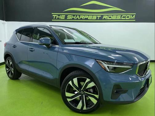 2024 Volvo XC40 B5 Ultimate Bright Theme