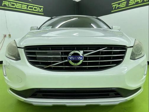 White 2016 Volvo XC60 T6 Drive-E Platinum