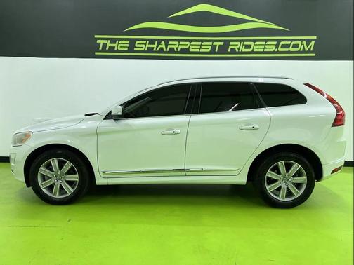 White 2016 Volvo XC60 T6 Drive-E Platinum