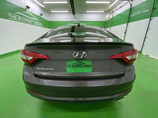 Photo 4 of 18 of 2017 Hyundai Sonata Base