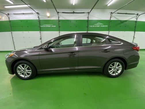 Photo 3 of 18 of 2017 Hyundai Sonata Base