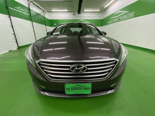 Photo 2 of 18 of 2017 Hyundai Sonata Base
