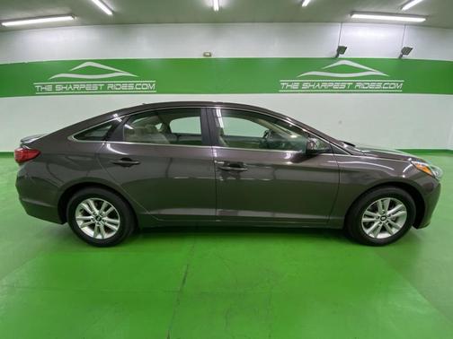 Photo 5 of 18 of 2017 Hyundai Sonata Base