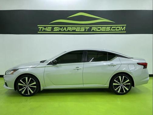 2021 Nissan Altima SR FWD