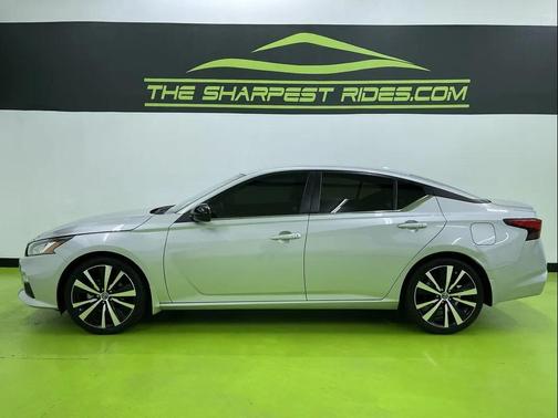 2021 Nissan Altima SR FWD
