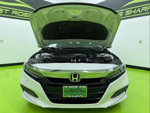 White 2019 Honda Accord Touring 2.0T