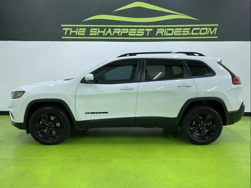 White 2021 Jeep Cherokee Altitude