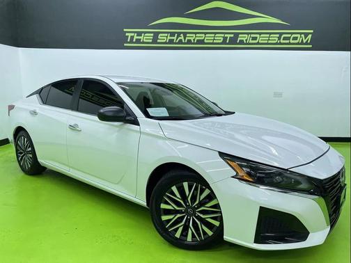 White 2025 Nissan Altima SV FWD