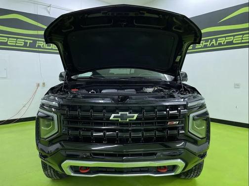 2025 Chevrolet Suburban 4WD Z71