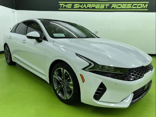White 2023 Kia K5 EX