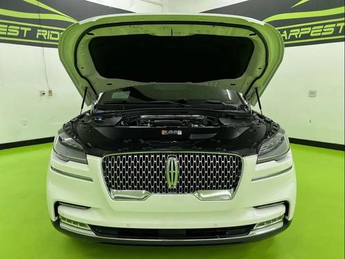 White 2020 Lincoln Aviator Reserve RWD