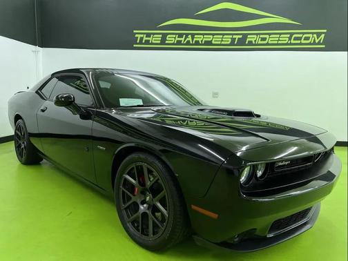 Black 2018 Dodge Challenger R/T