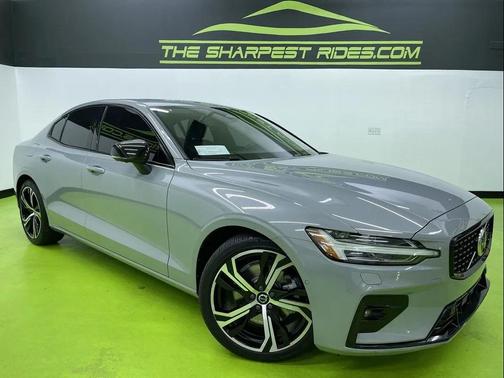 2024 Volvo S60 B5 Plus Dark Theme