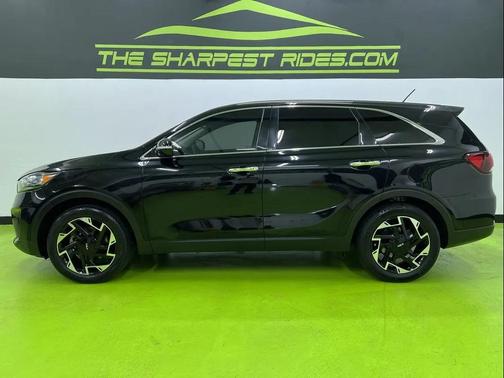 Black 2019 Kia Sorento L