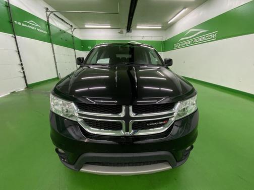 Photo 2 of 20 of 2019 Dodge Journey SE