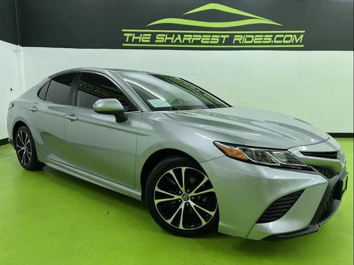 Silver 2019 Toyota Camry SE
