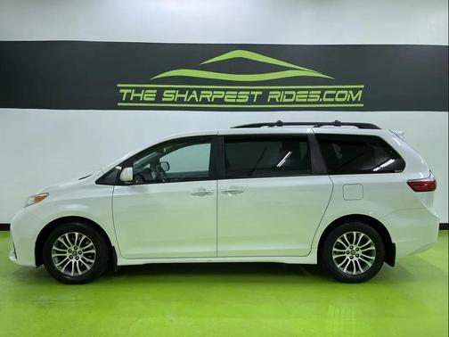 2020 Toyota Sienna XLE