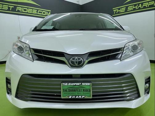 2020 Toyota Sienna XLE
