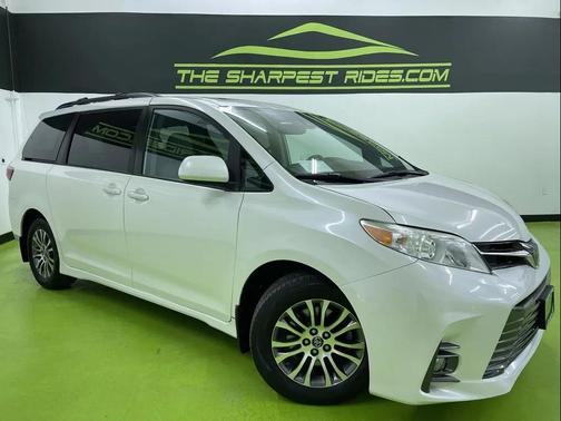 2020 Toyota Sienna XLE