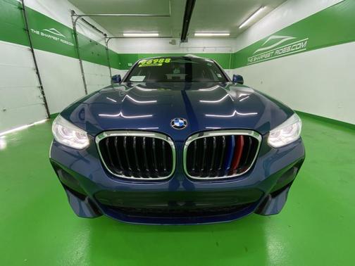 Photo 2 of 22 of 2019 BMW X4 xDrive30i