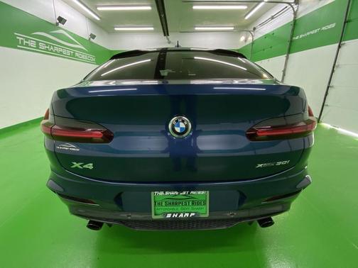 Photo 4 of 22 of 2019 BMW X4 xDrive30i