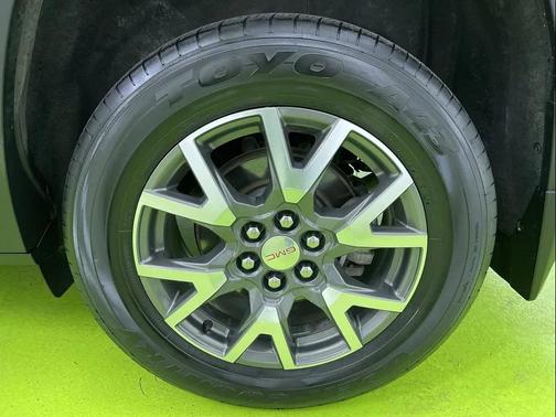 White 2021 GMC Acadia AWD SLE