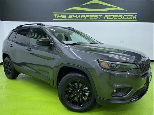 Gray 2023 Jeep Cherokee Altitude
