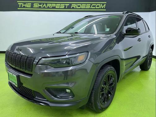 Gray 2023 Jeep Cherokee Altitude