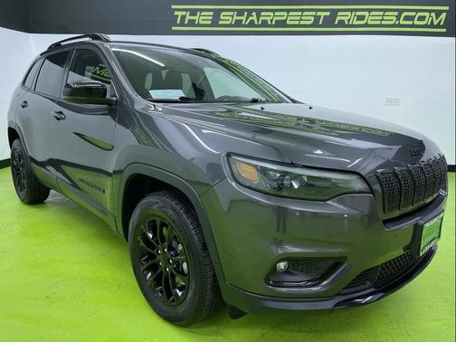 Gray 2023 Jeep Cherokee Altitude