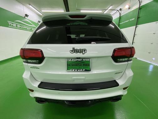 Photo 4 of 21 of 2014 Jeep Grand Cherokee SRT
