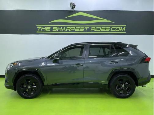 2020 Toyota RAV4 Hybrid SE