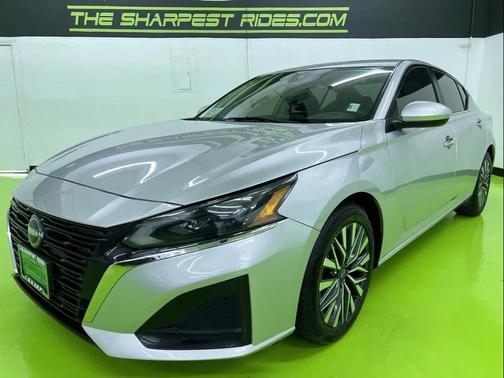 Silver 2023 Nissan Altima 2.5 SV