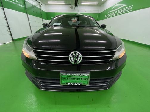 Photo 3 of 15 of 2016 Volkswagen Jetta 1.4T S