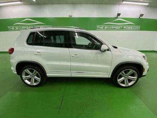 Photo 5 of 8 of 2016 Volkswagen Tiguan R-Line
