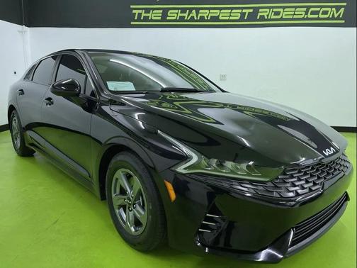 Black 2022 Kia K5 LXS