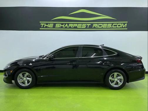 Black 2021 Hyundai SONATA SE