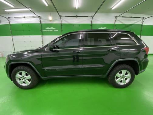 Photo 3 of 17 of 2013 Jeep Grand Cherokee Laredo