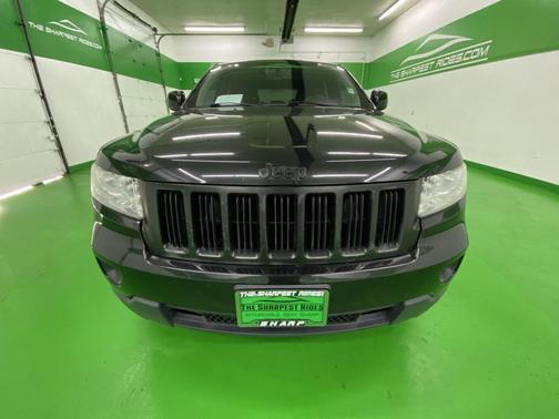 Photo 2 of 17 of 2013 Jeep Grand Cherokee Laredo