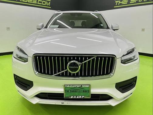White 2020 Volvo XC90 T6 Momentum