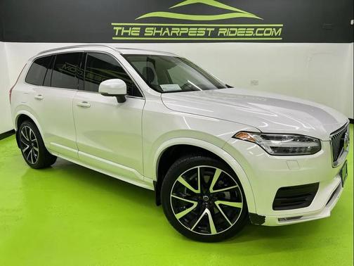 White 2020 Volvo XC90 T6 Momentum