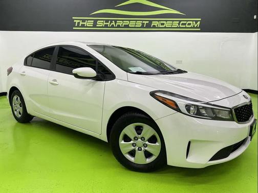 White 2018 Kia Forte LX