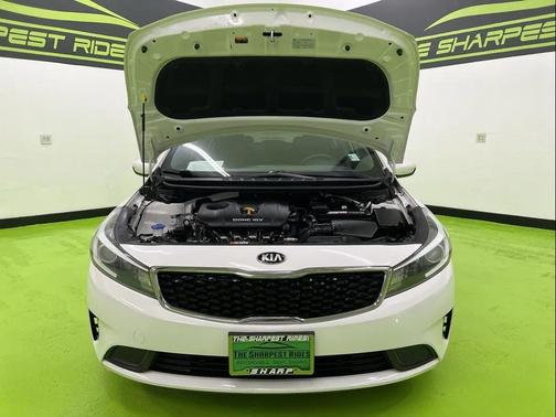 White 2018 Kia Forte LX